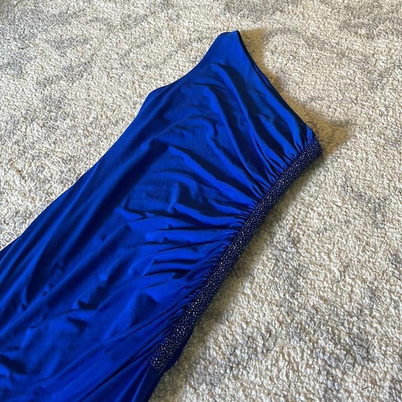 Beautiful Cache dress - Picture 2 of 5